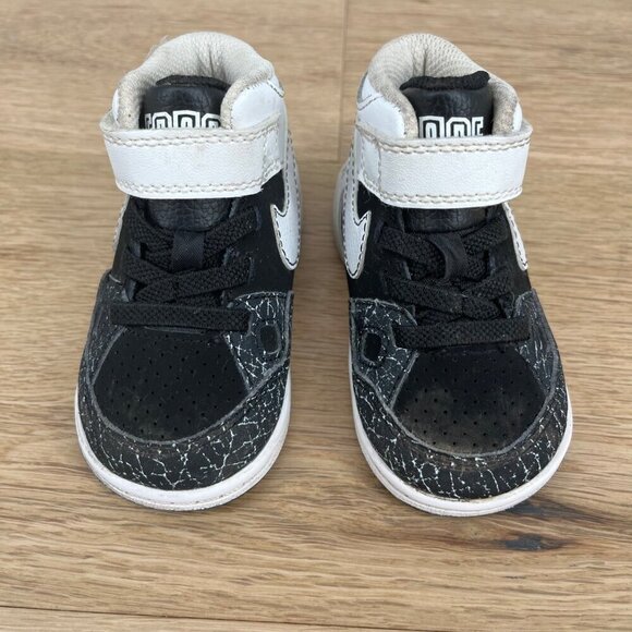 Nike Boys Son Of Force Mid Top Sneaker Shoe Size 4C Black White Walker Stretch - Picture 2 of 11